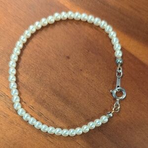 Vintage White Faux Pearl Beaded Bracelet with Elegant Silvertone Clasp, Dainty